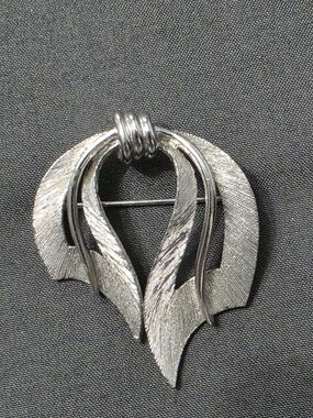 Estate Silver-Tone Sculpted Leaf Designer Brooch - 547